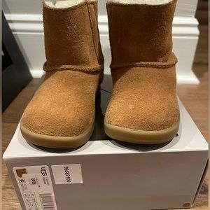 Toddler unisex UGG boots in great condition. Size 4/5